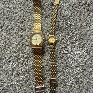 Orient Gold Watch Pair with Link Bands needs battery
